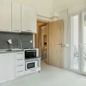 verificați disponibilitatea