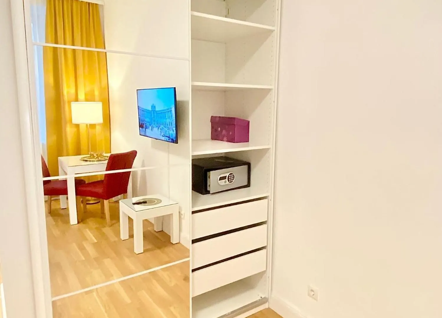 Steiner Residences Vienna Reumannplatz Apartment